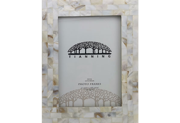 Handicrafts Pearl Photo Frame